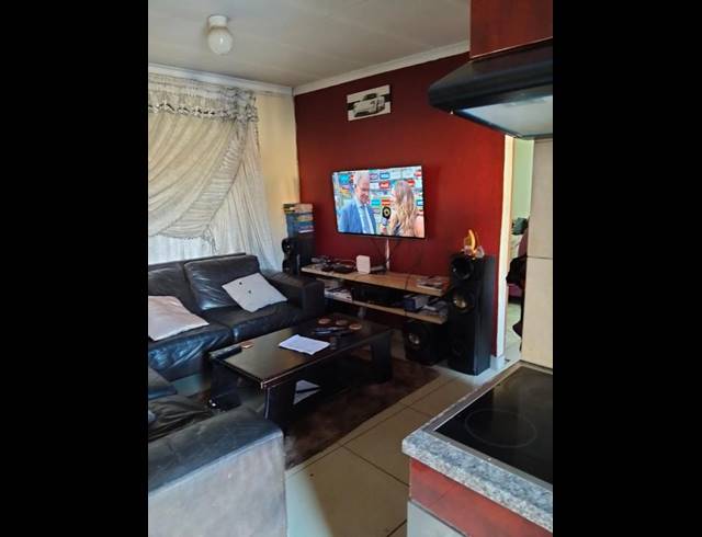 2 BEDROOM TOWNHOUSE FOR SALE IN CLAYVILLE